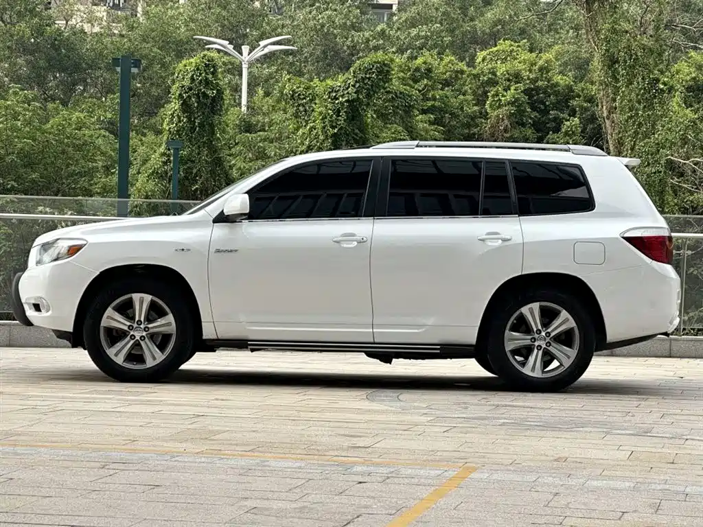 Toyota Highlander 2011 — фото 9