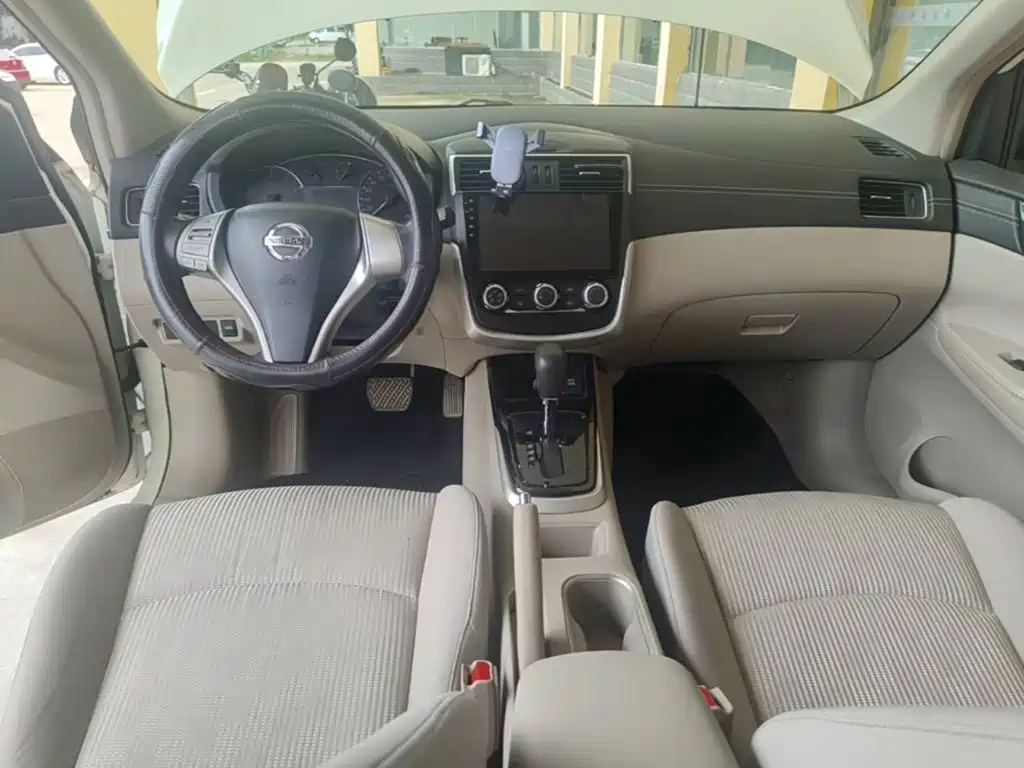 Nissan Tiida 2016 — фото 10