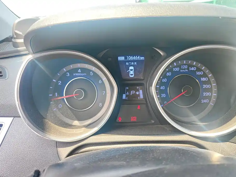 Hyundai Elantra 2016 — фото 14