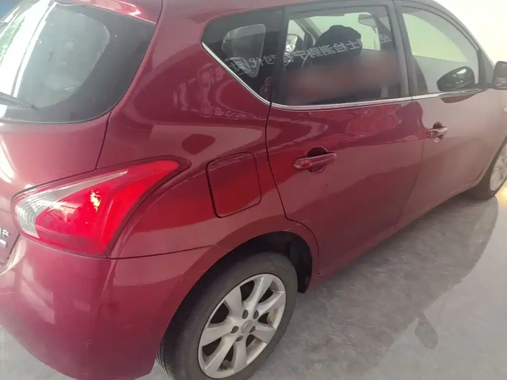 Nissan Tiida 2015