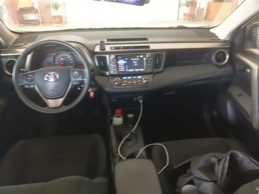 Toyota RAV4 2015 — фото 10