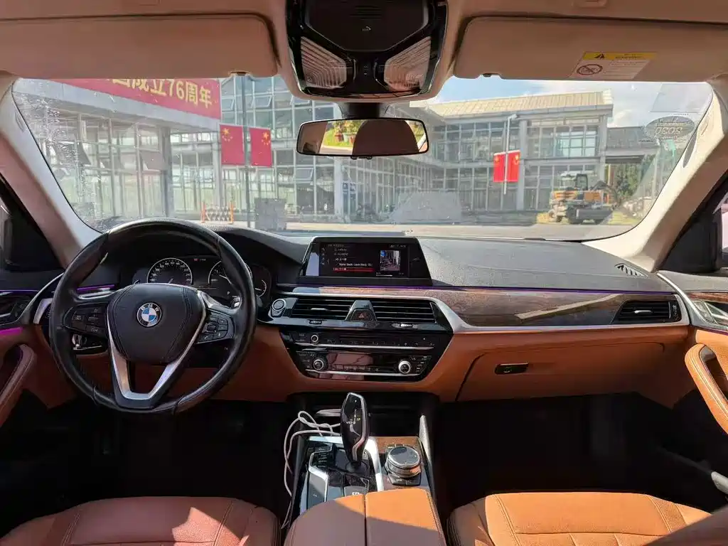 BMW 5 Series 2018 — фото 9