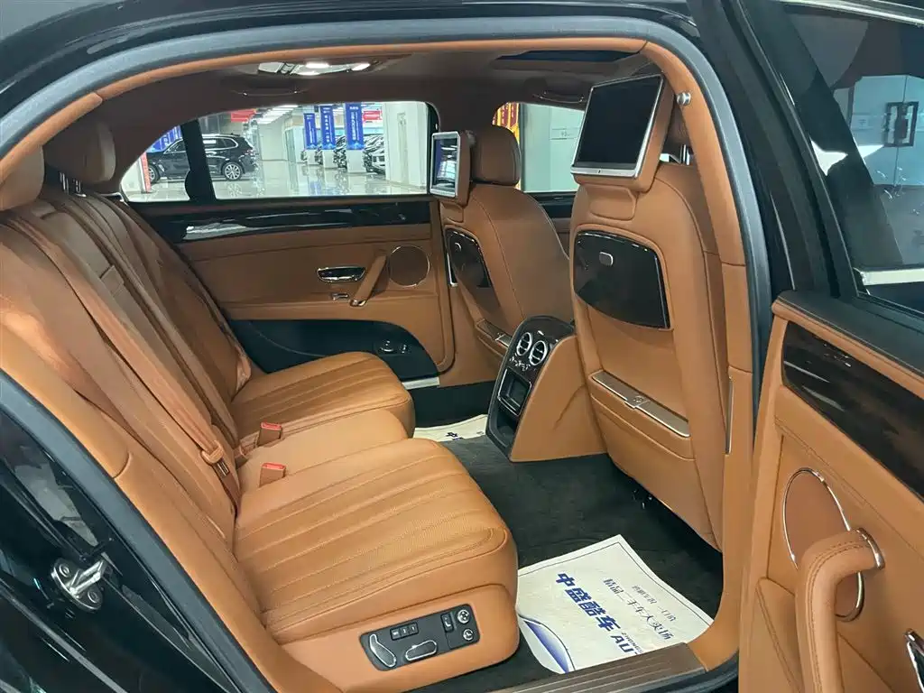 Bentley Flying Spur 2014 — фото 17