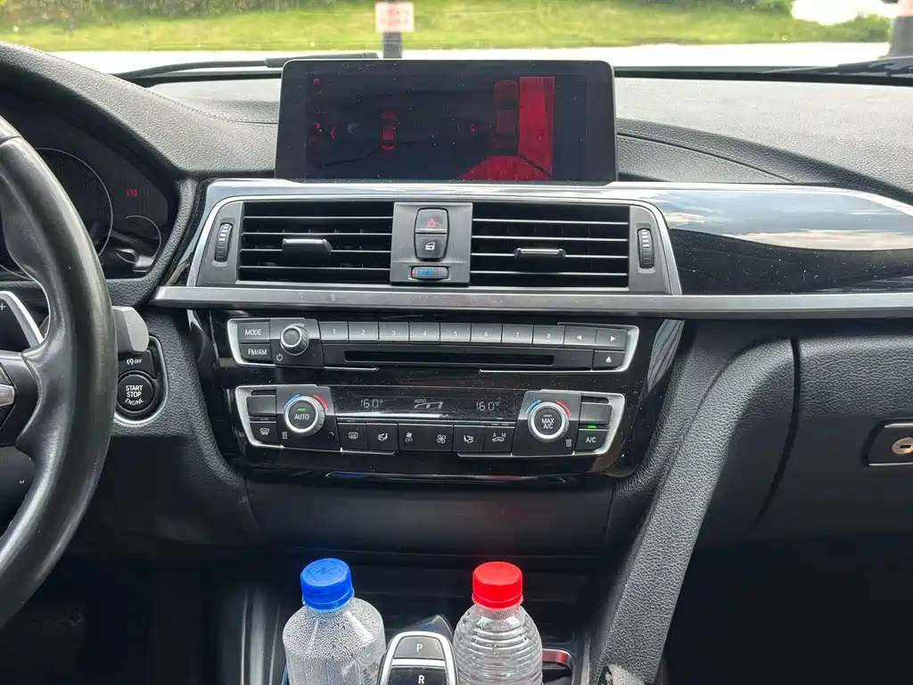 BMW 3 Series 2019 — фото 11
