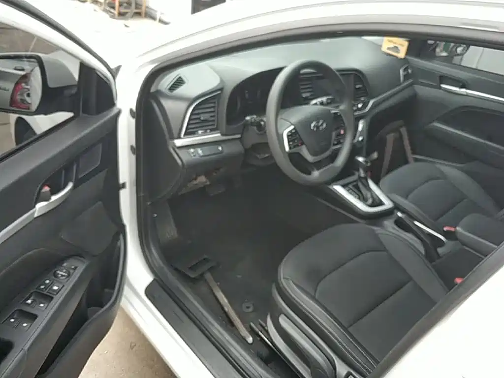 Hyundai Elantra 2019 — фото 16