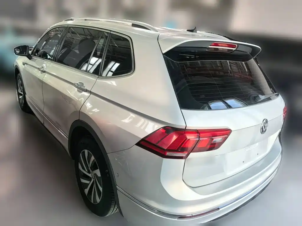 Volkswagen Tiguan L Plug-In Hybrid 2020 — фото 9