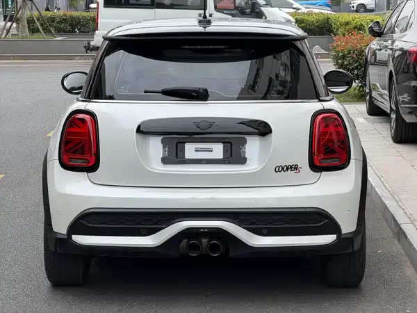 MINI MINI 2023