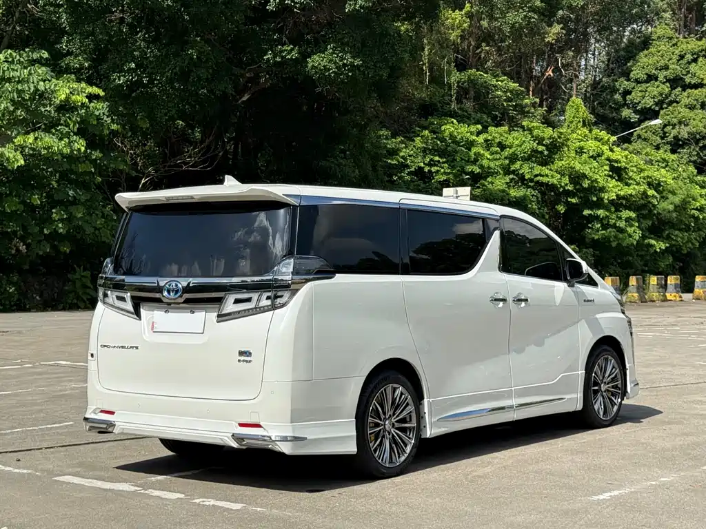 Toyota Vellfire 2022 — фото 15