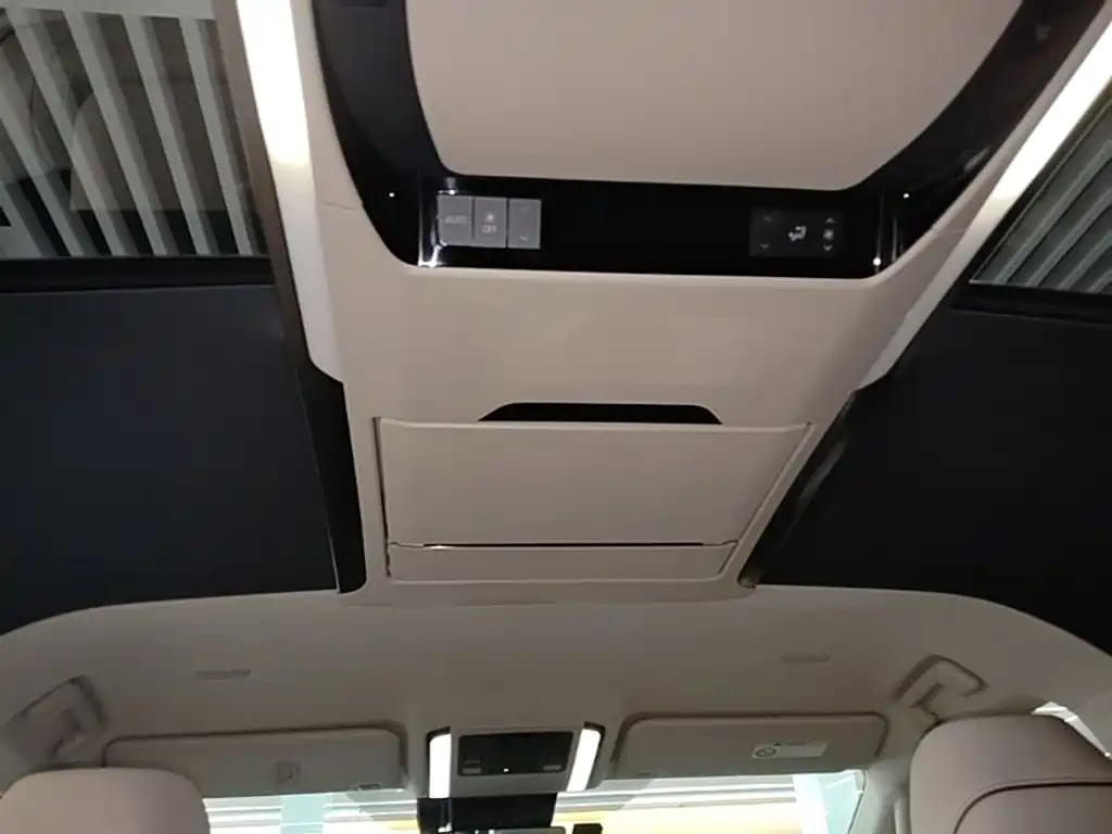 Toyota Vellfire 2023 — фото 18