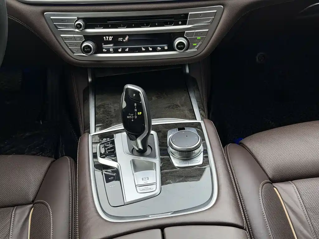 BMW 7 Series 2019 — фото 18