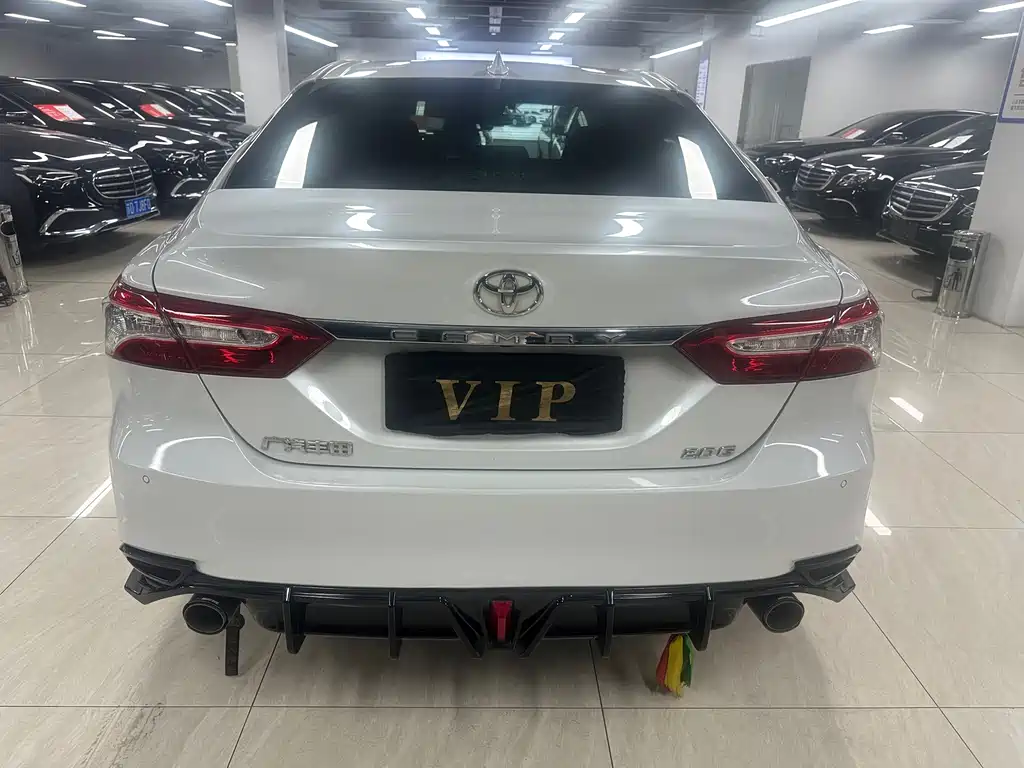Toyota Camry 2023 — фото 12