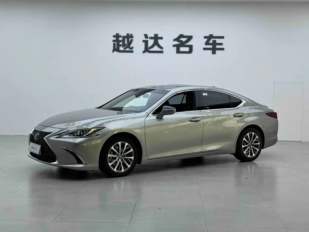 Lexus ES 2022 — фото 1