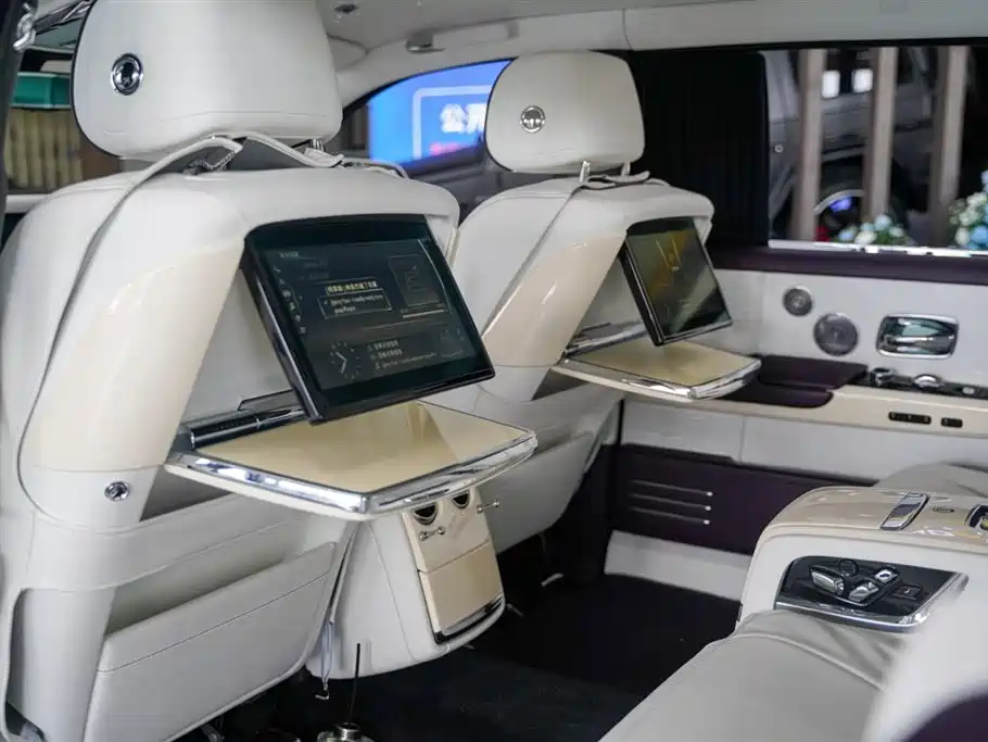 Rolls-Royce Phantom 2019 — фото 18