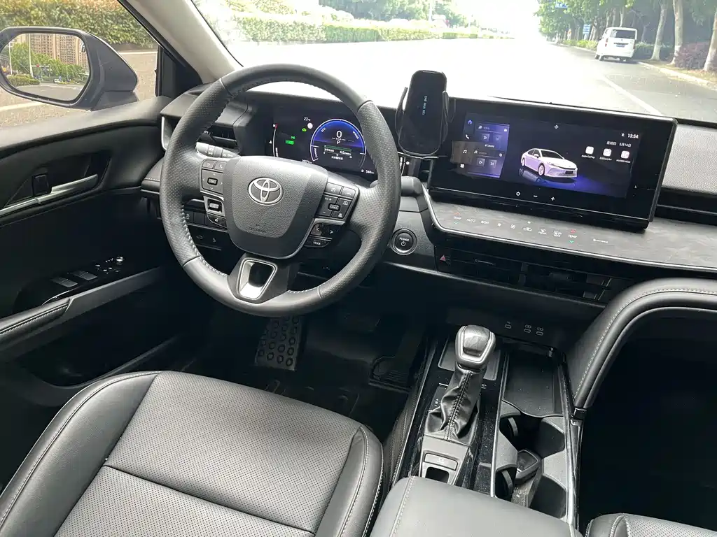 Toyota Camry 2025 — фото 13