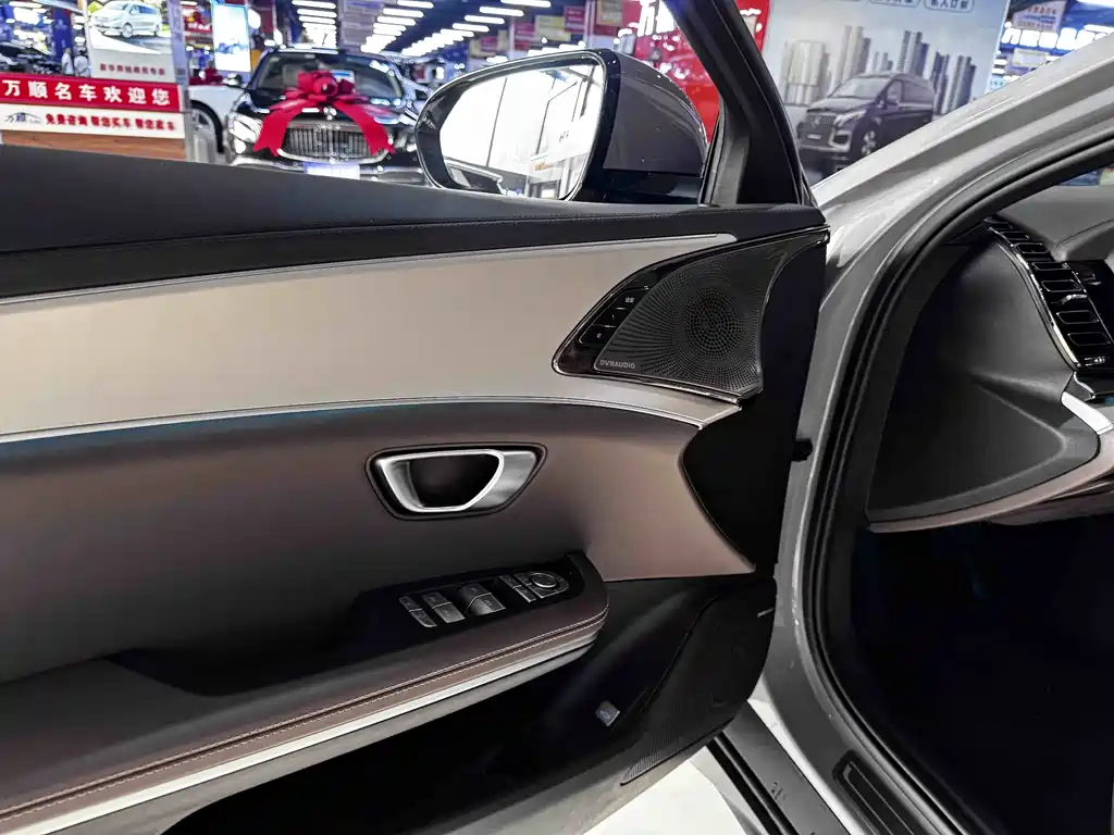 BYD Han 2025 — фото 10