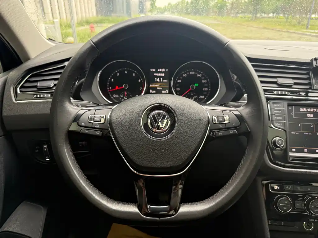 Volkswagen Tiguan L 2018 — фото 13
