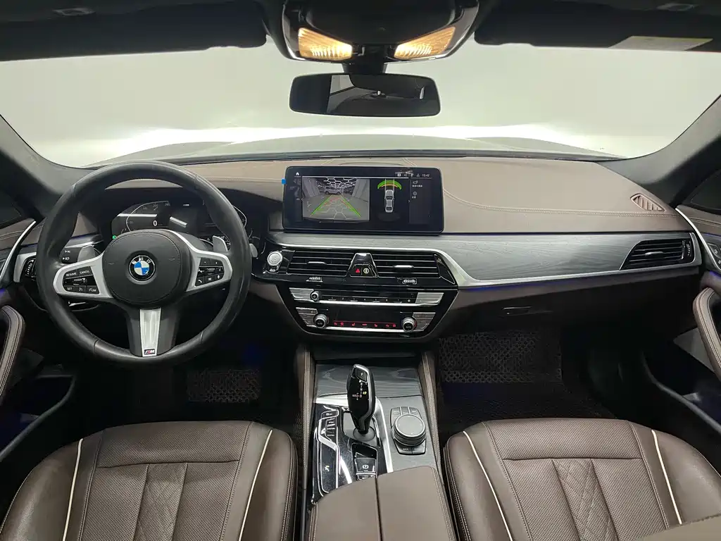 BMW 5 Series 2021 — фото 11