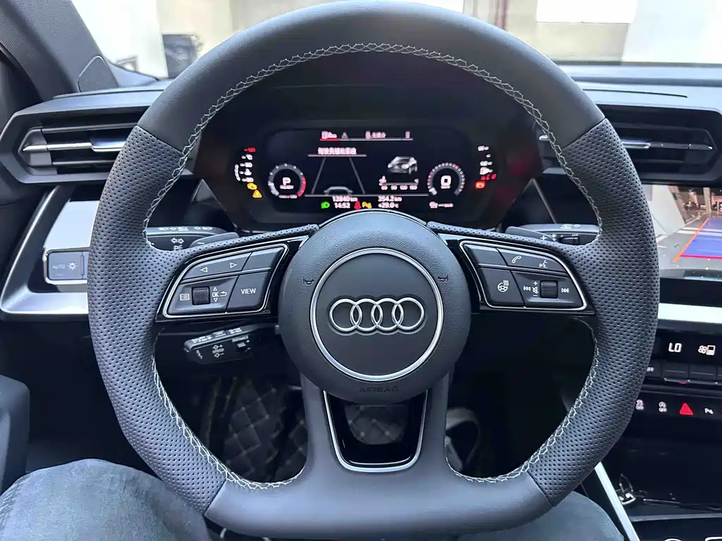 Audi A3 2023 — фото 19