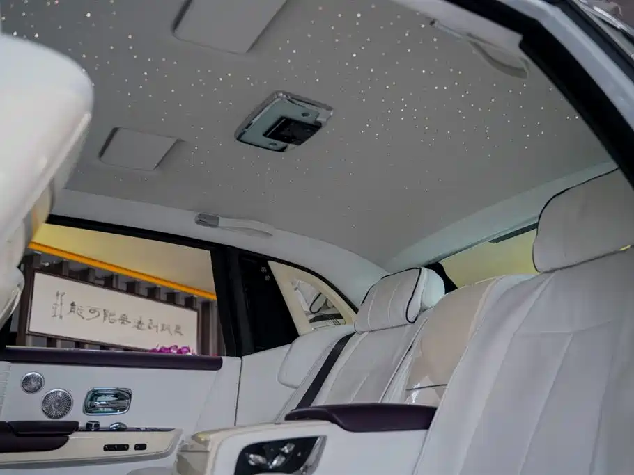 Rolls-Royce Phantom 2019 — фото 14