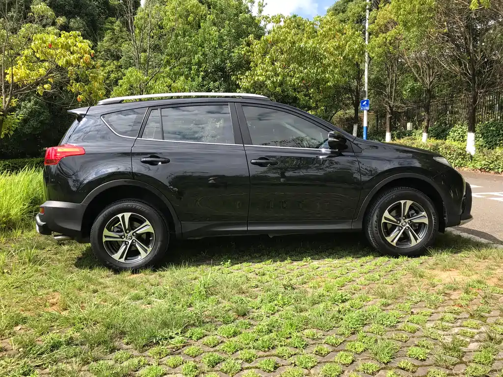 Toyota RAV4 2015 — фото 7