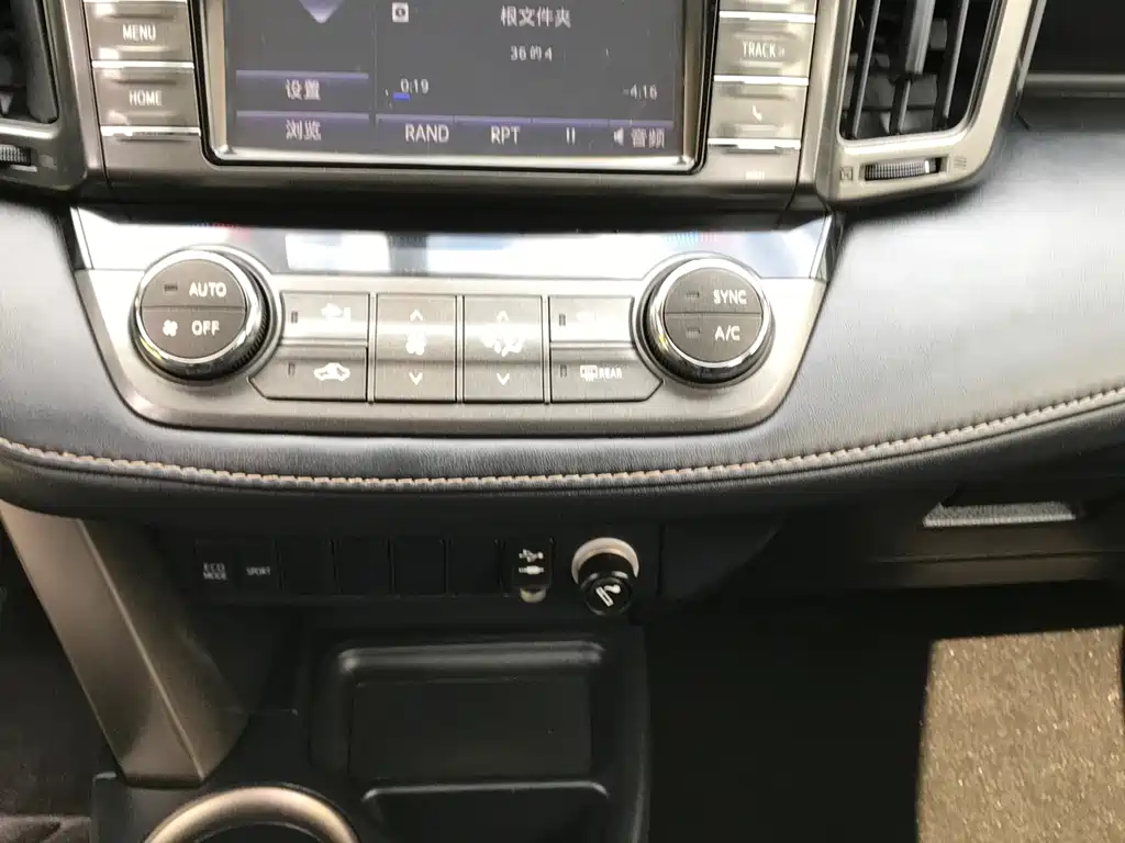 Toyota RAV4 2015 — фото 12