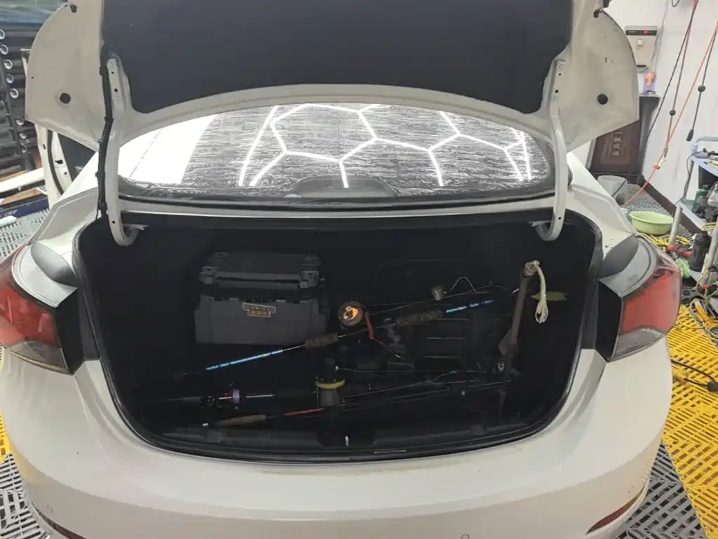 Hyundai Elantra 2016 — фото 19