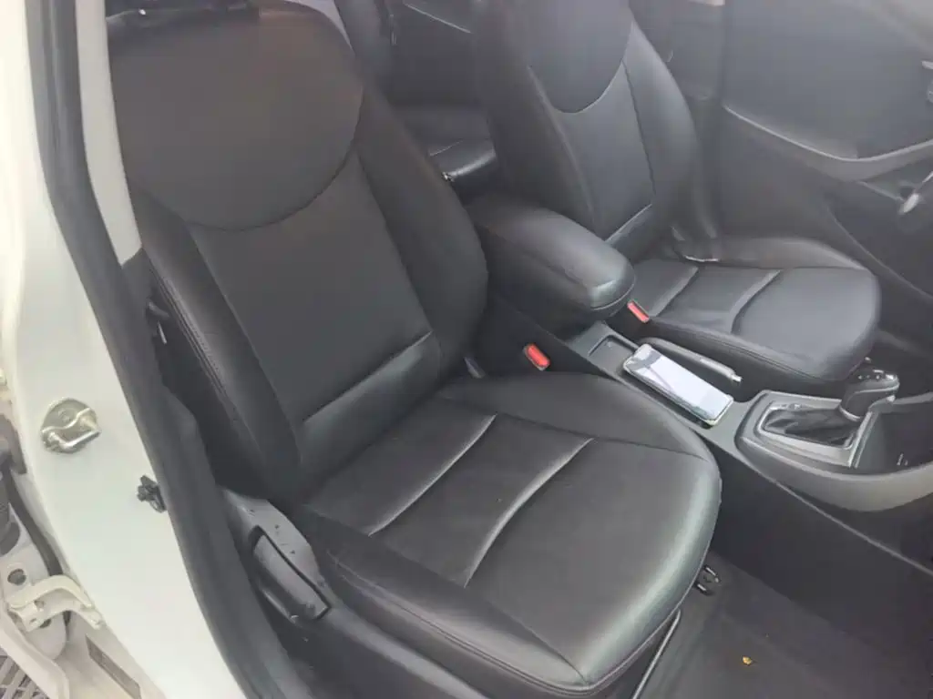 Hyundai Elantra 2016 — фото 25
