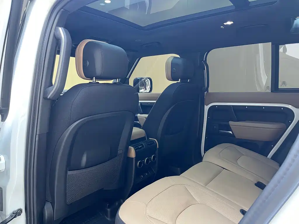 Land Rover Defender 2026 — фото 13