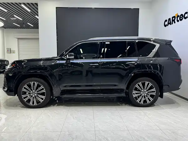 Lexus LX 2025