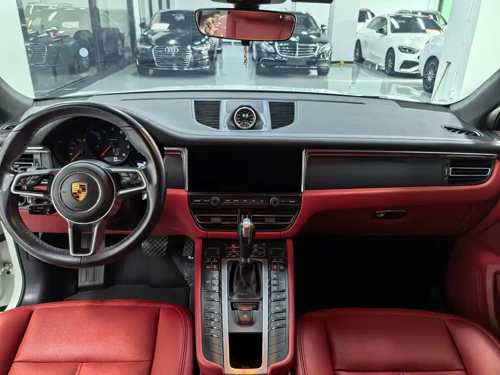 Porsche Macan 2018 — фото 10