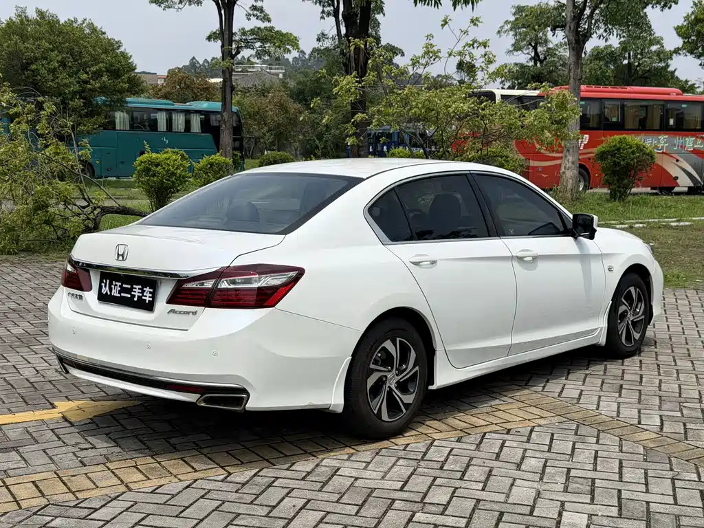 Honda Accord 2017 — фото 12