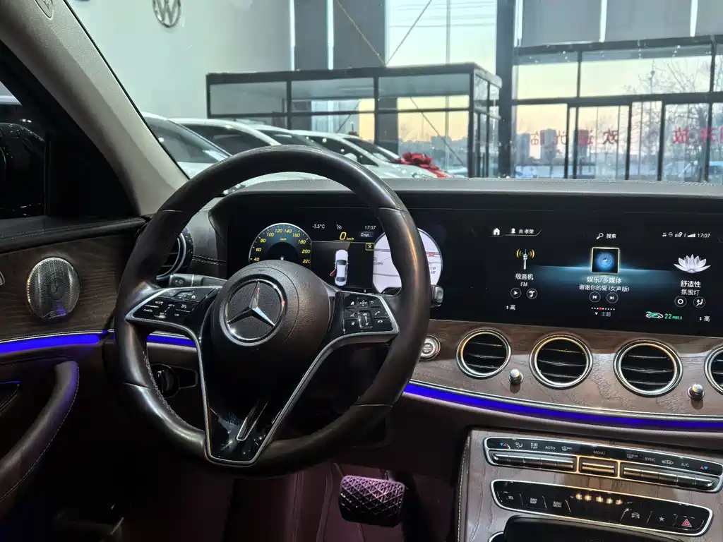 Mercedes-Benz E-Class 2022 — фото 13