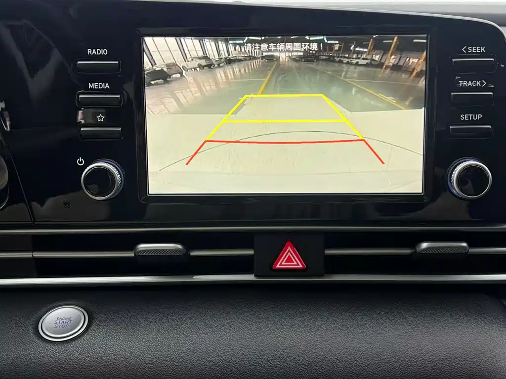 Hyundai Elantra 2023 — фото 18