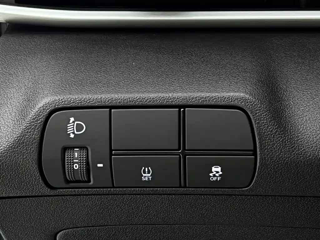 Hyundai Elantra 2023 — фото 17