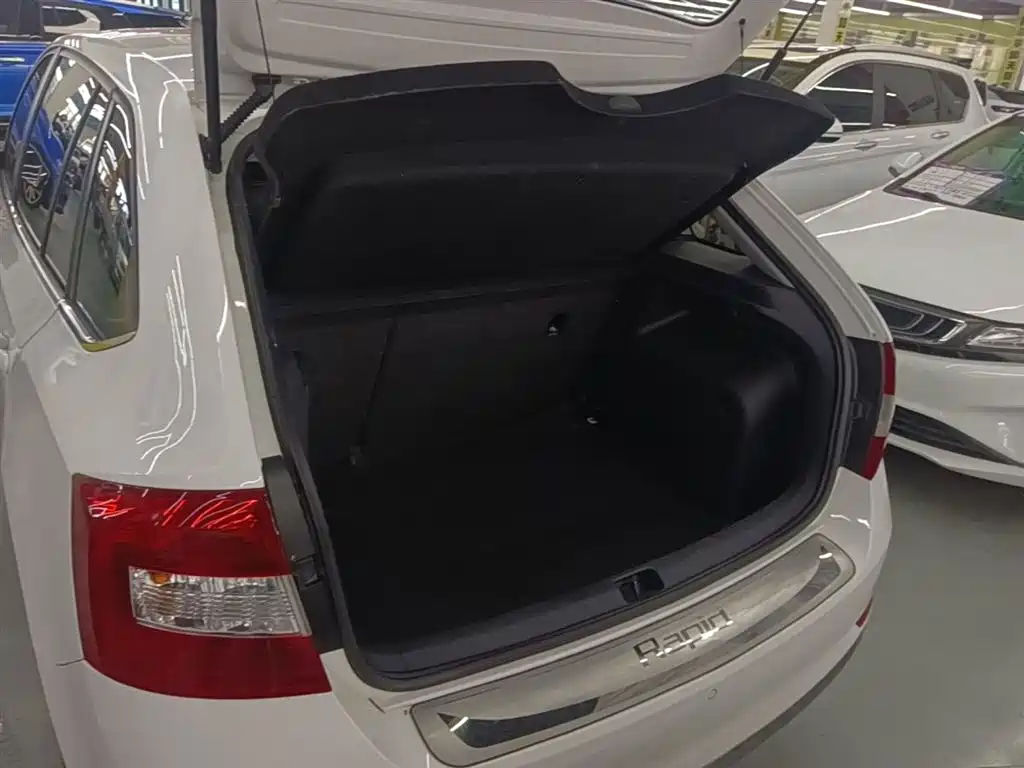 Skoda Rapid Spaceback 2018 — фото 19