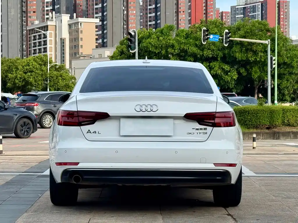 Audi A4L 2018 — фото 8