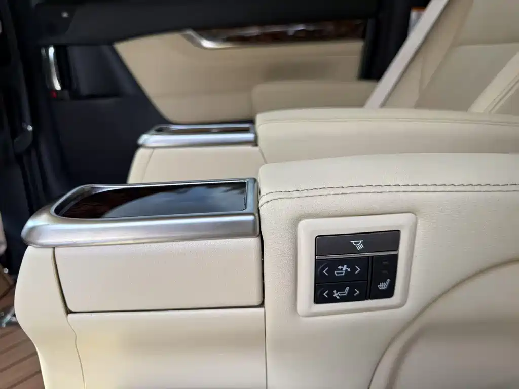 Toyota Alphard 2021 — фото 4