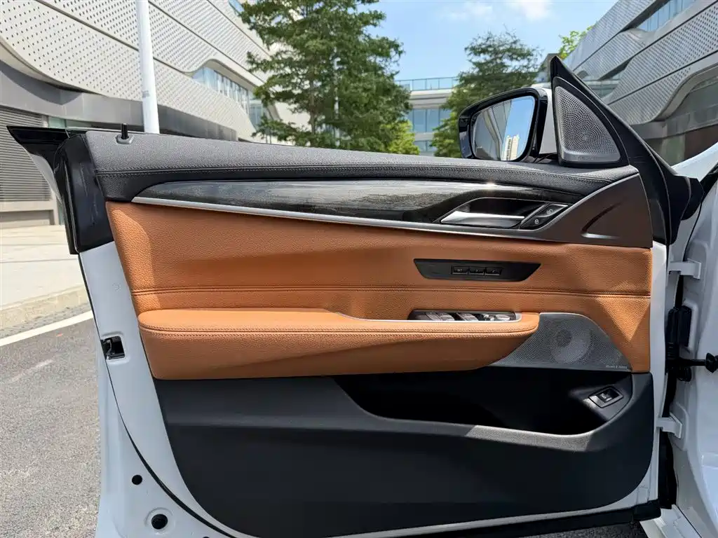 BMW 6 Series GT 2023 — фото 14