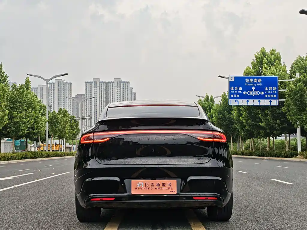 Luxeed Zhijie R7 2025 — фото 13