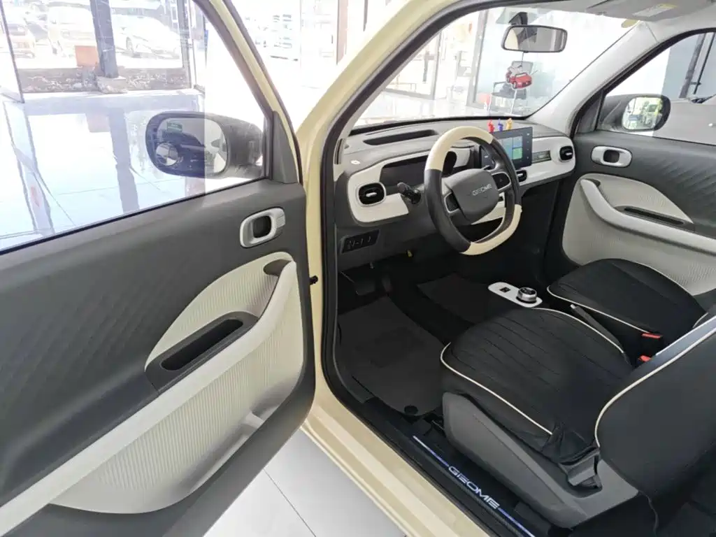 Geely Galaxy Panda 2025 — фото 16