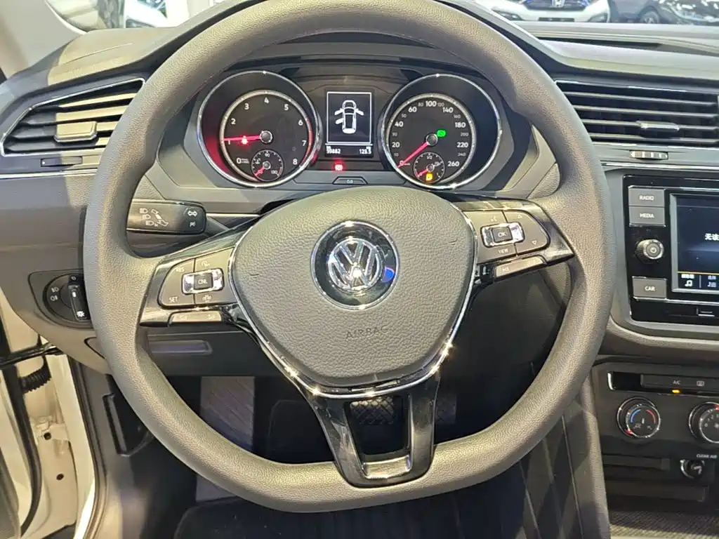 Volkswagen Tiguan L 2019 — фото 11