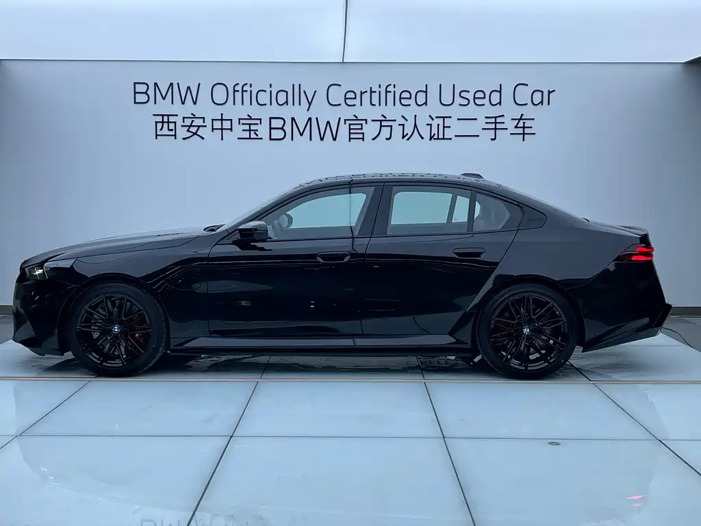 BMW M5 New Energy 2025 — фото 3