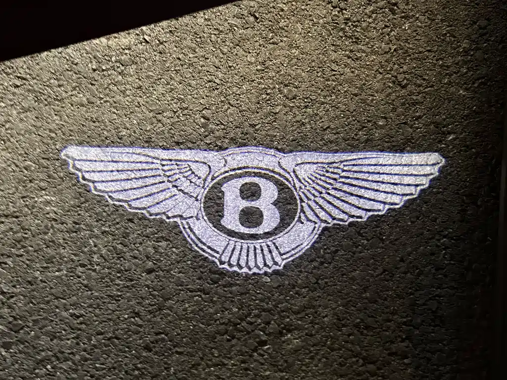 Bentley Bentayga 2021 — фото 10