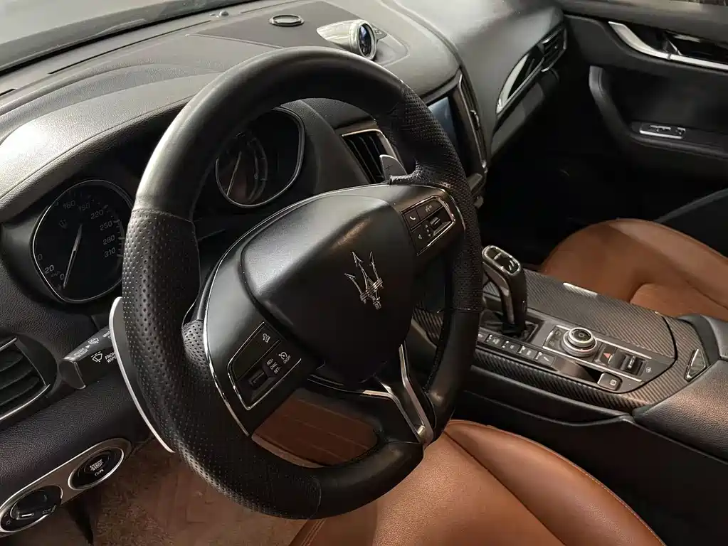 Maserati Levante 2019 — фото 18