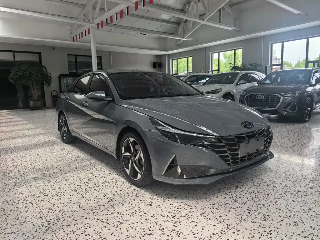 Hyundai Elantra 2022