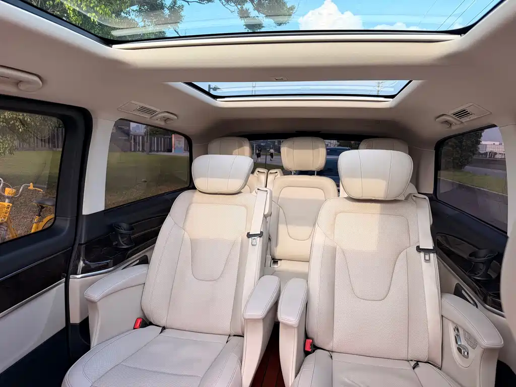 Mercedes-Benz V-Class 2019 — фото 10