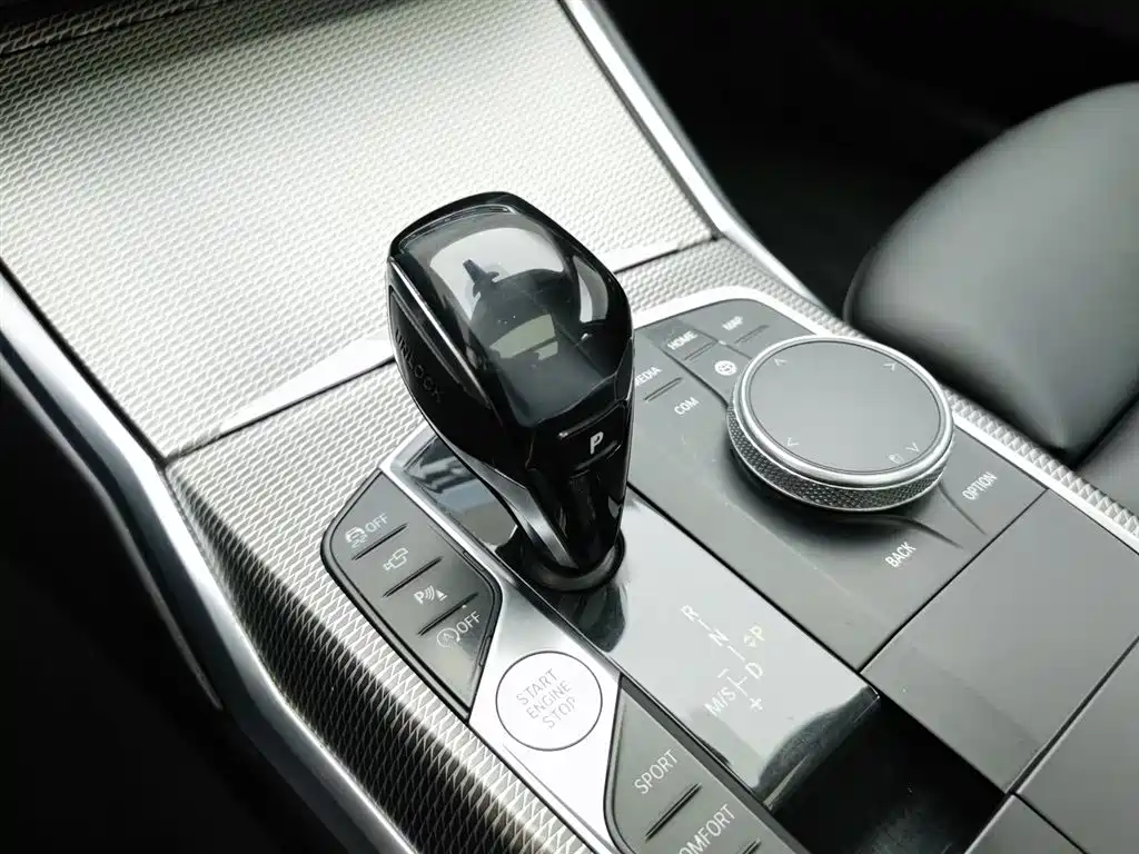 BMW 3 Series 2019 — фото 13