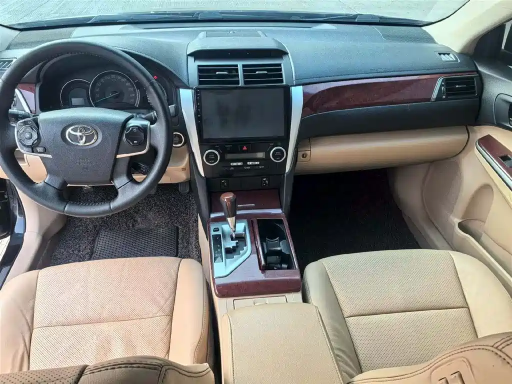Toyota Camry 2012 — фото 7