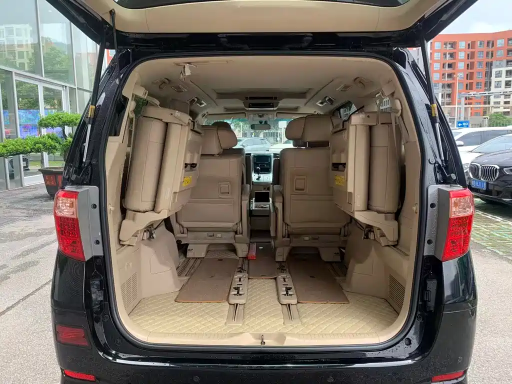 Toyota Alphard 2011 — фото 10