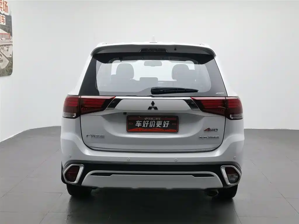 Mitsubishi Outlander 2020 — фото 4